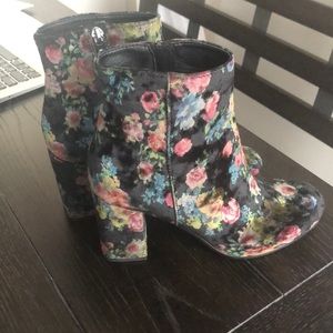 Cute Suede Floral Bootie